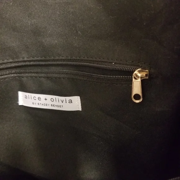 Alice + Olivia Daisy Print Travel Bag - Picture 8 of 16